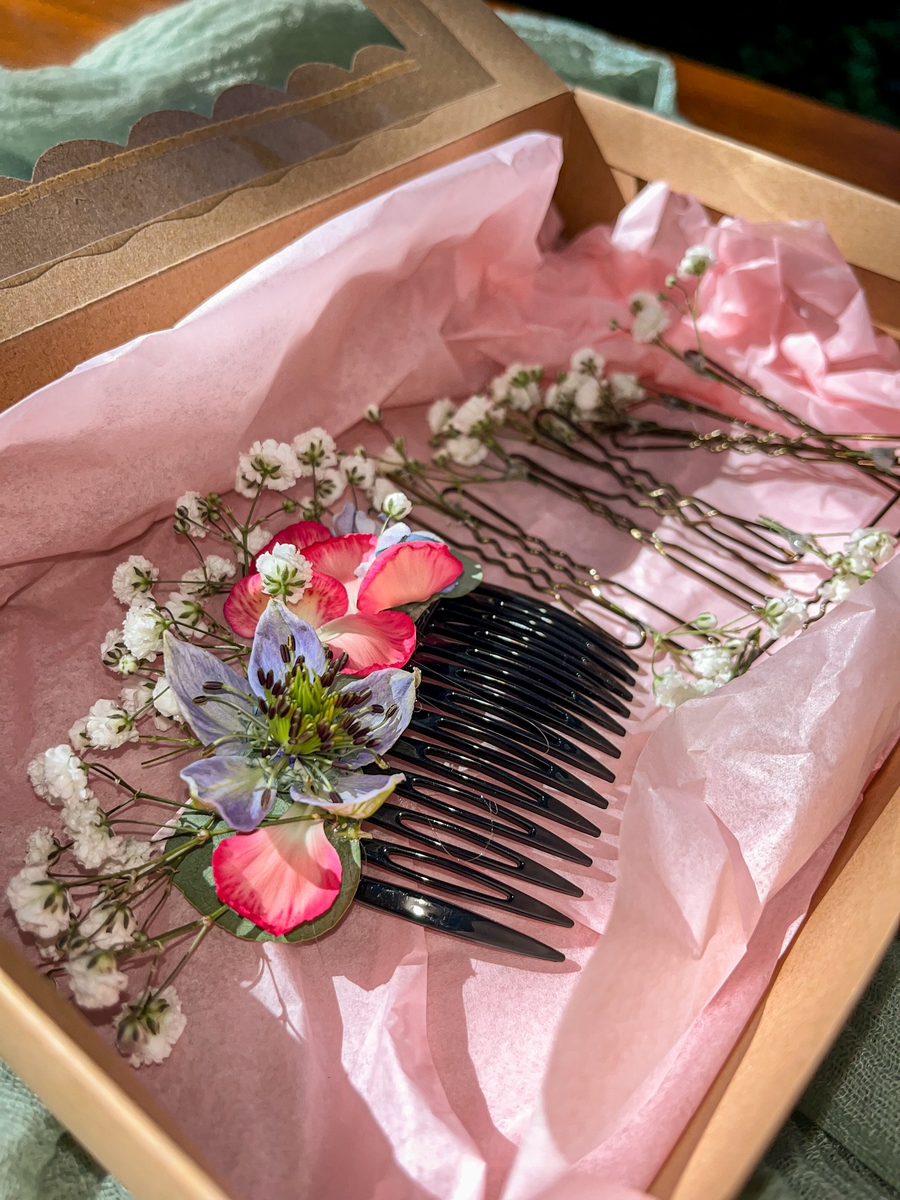 Mariage romantique — couple en extérieur